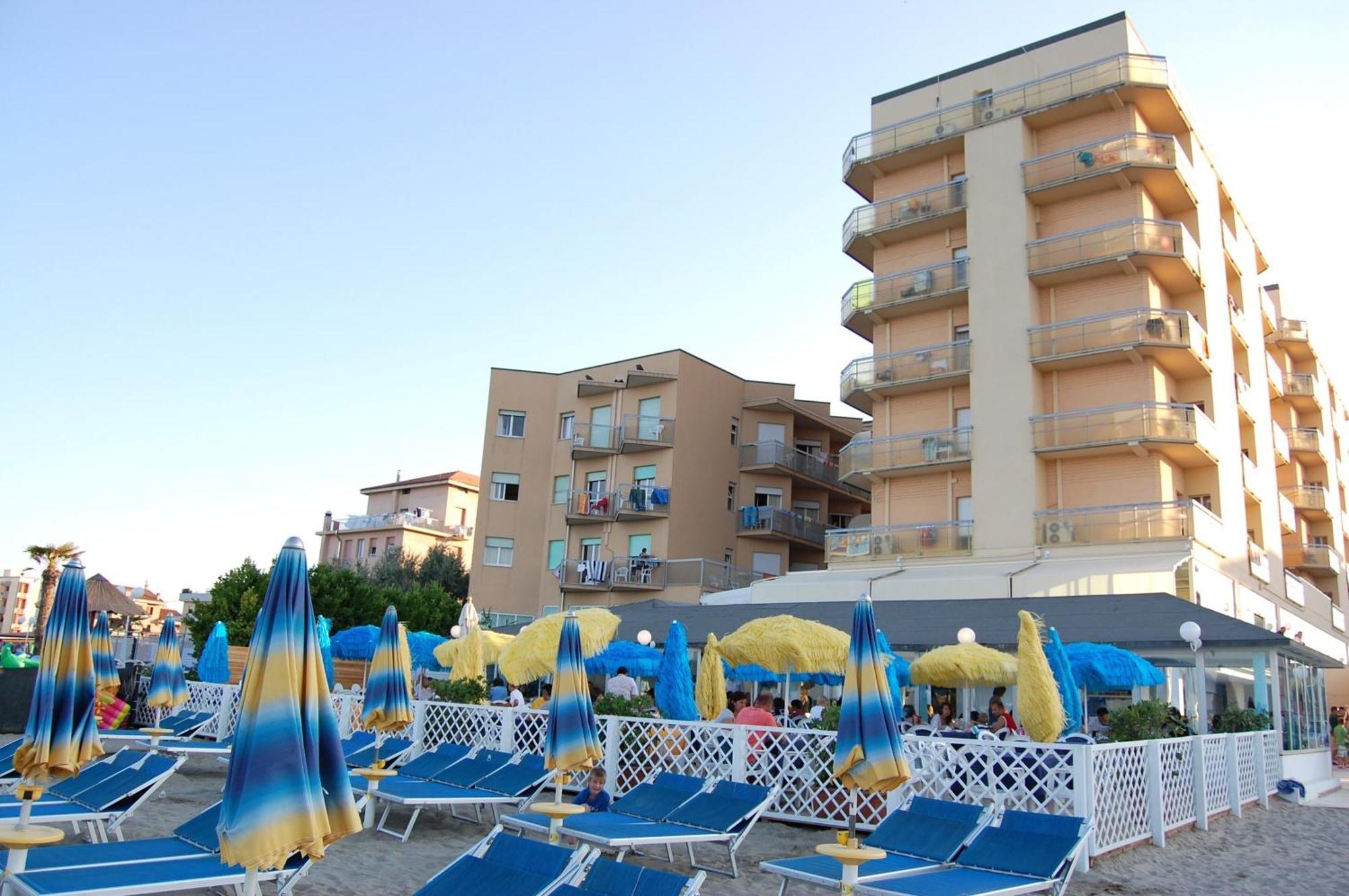 Bikini Tropicana Family Hotel リド・ディ・サヴィオ エクステリア 写真